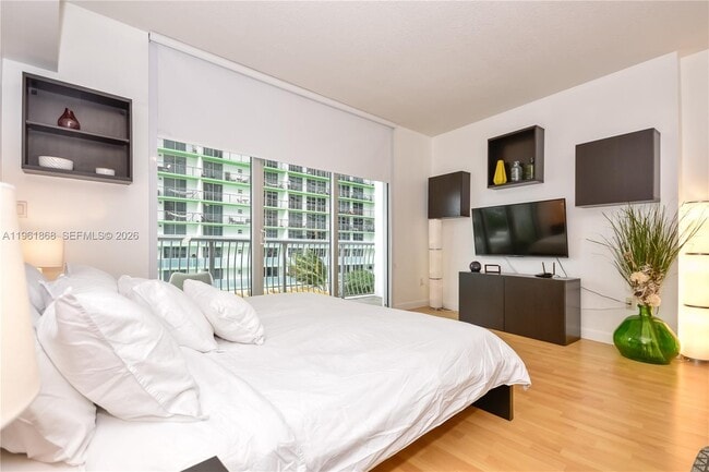 Photo - 1750 N Bayshore Dr Unidad 1211