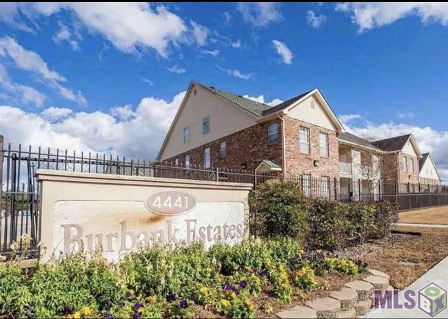 Community front - 4441 Burbank Dr Apartamentos Unidad 608