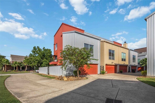 Photo - 2605 Calumet St Unidad 2 Rental