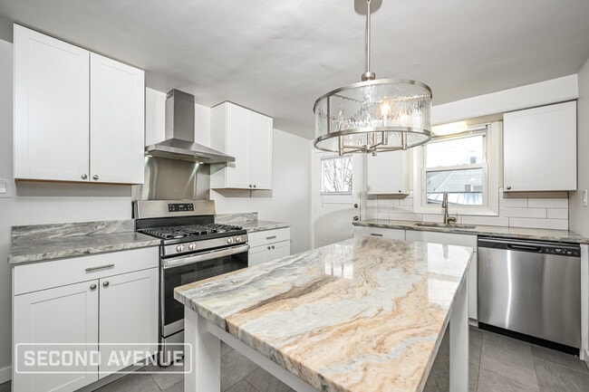 Photo - 1886 Anderson Ave