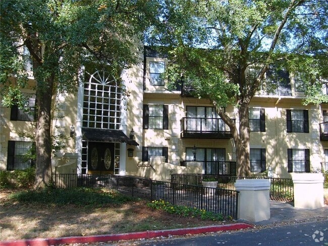 Building Photo - 4209 Pine Heights Dr NE Unit 4209 Rental
