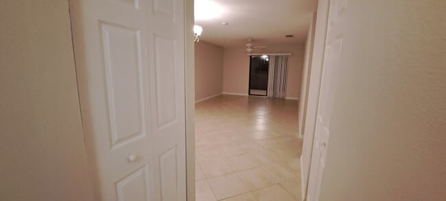 Living room - 10011 Maddox Ln Unit A201