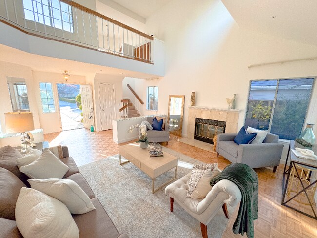 Photo - 115 Thatcher Ln