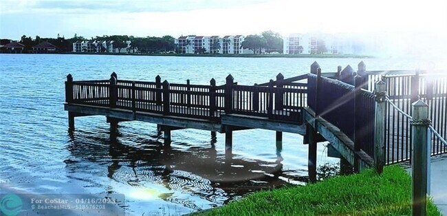 Photo - 114 Lake Emerald Dr Unit 305