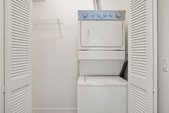 Photo - 333 W Hubbard St