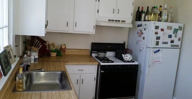 Photo - 852 Monroe Dr NE