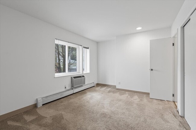 Franklin West Apartments, Leasing Office