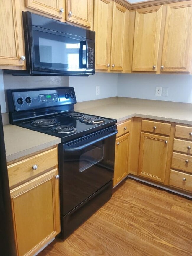 Photo - 2472 Redmayne Ln