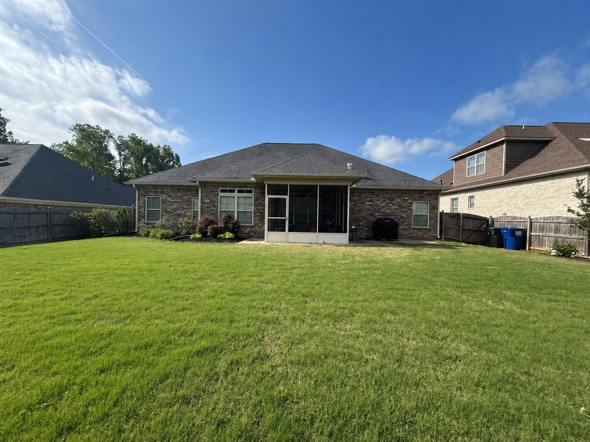 Spacious 4-bedroom, 2.5-bath home in the desirable Cross Creek community in Madison! - Spacious 4-bedroom, 2.5-bath home in the desirable Cross Creek community in Madison!