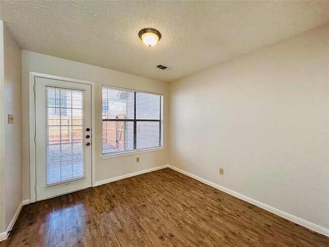 Photo - 8913 Schick Rd