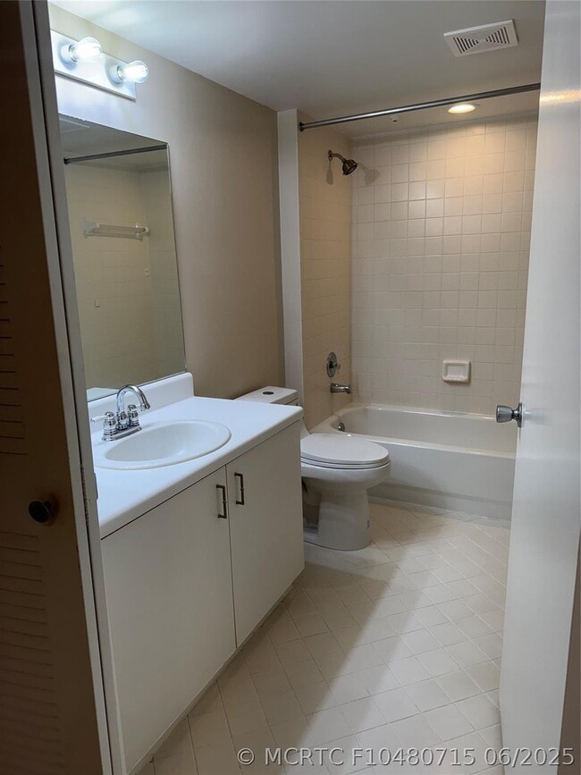 Building Photo - 571 SW 142nd Ave Unit 413-O