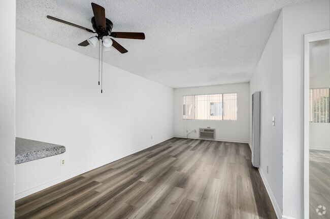 2 habitaciones, 1 baño - 750 pies cuadrados - Sala de estar