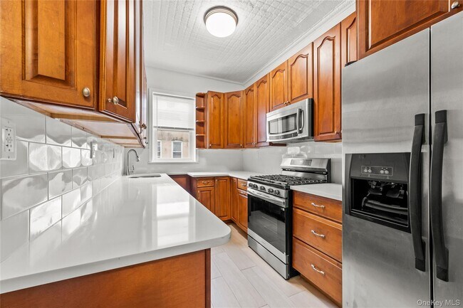 Photo - 963 Utica Ave