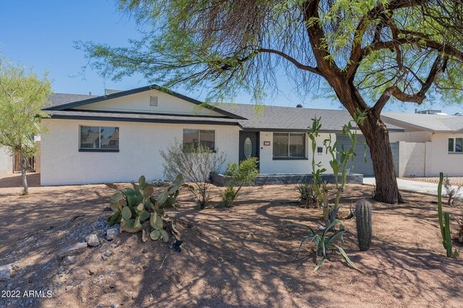 Photo - 822 W 18th St