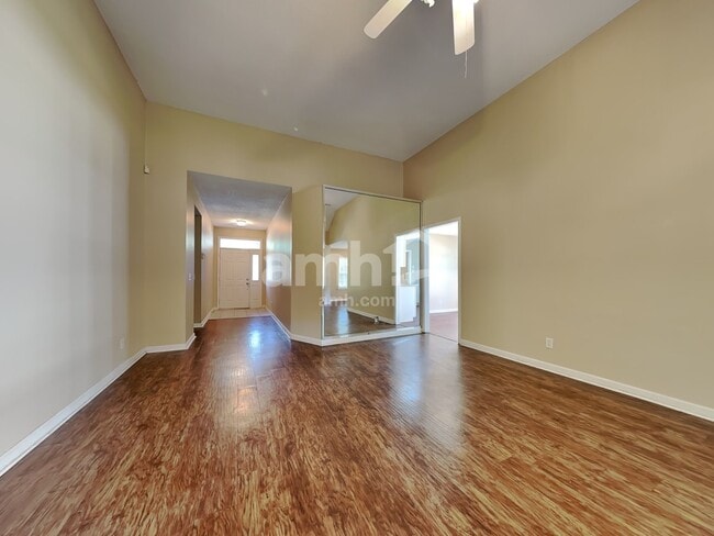 Photo - 263 Silver Brook Cir