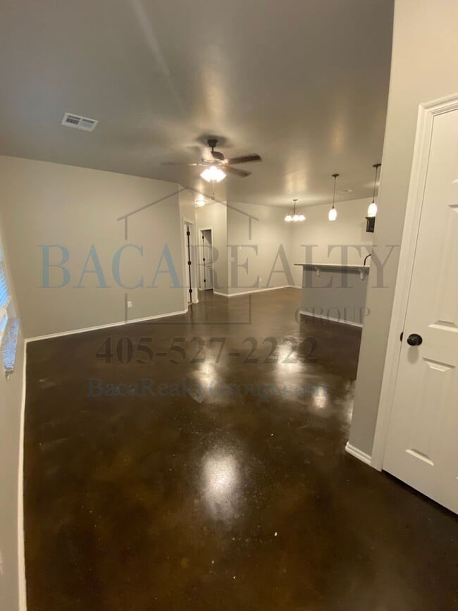 Photo - 3br 2ba duplex with 2 car garage!