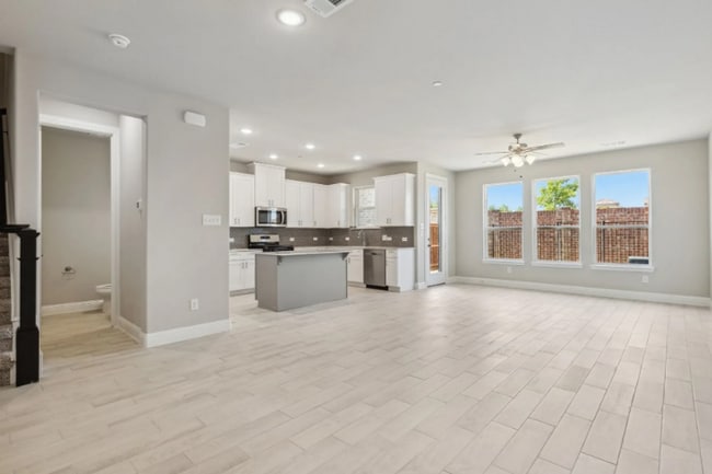 Photo - 1719 Lisa Ct