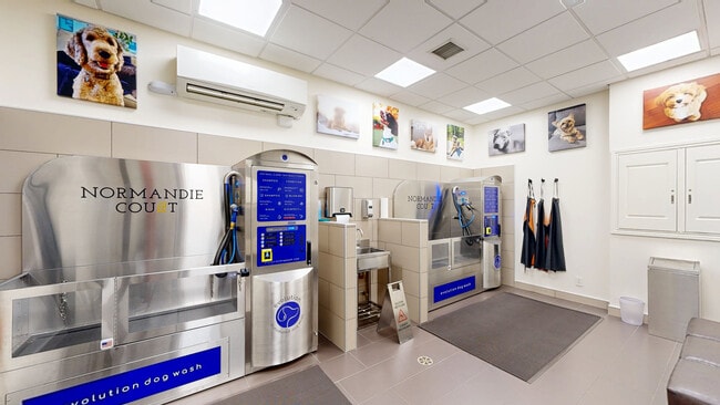 Photo - Normandie Court