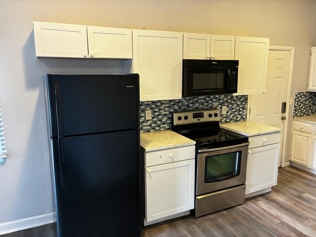 Photo - 1146 Phelps St