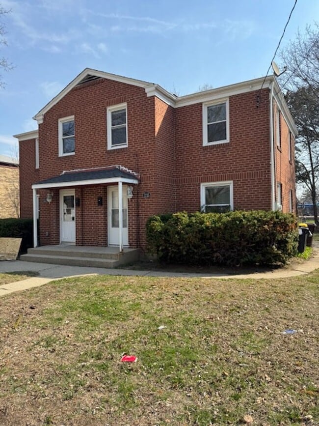 Building Photo - 2215/2217 Hecker Ave Unit 2215