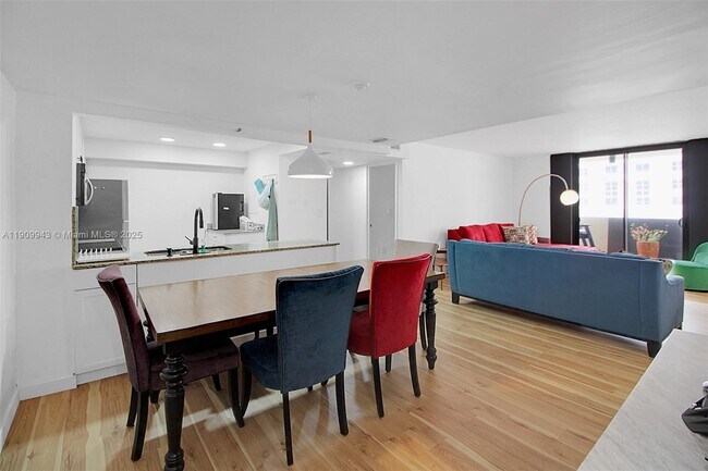 Photo - 1621 Collins Ave Unit 710