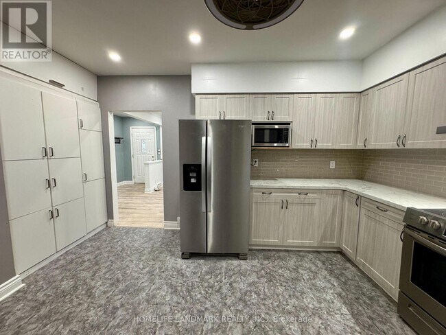 Photo - 1316 Simcoe St S