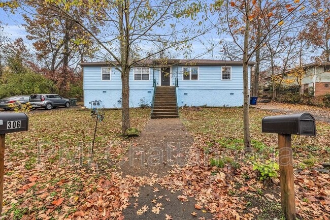 Building Photo - 304 Glenwood Cir