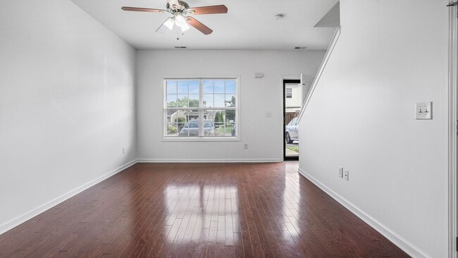 Photo - 4006 Clinton Ln