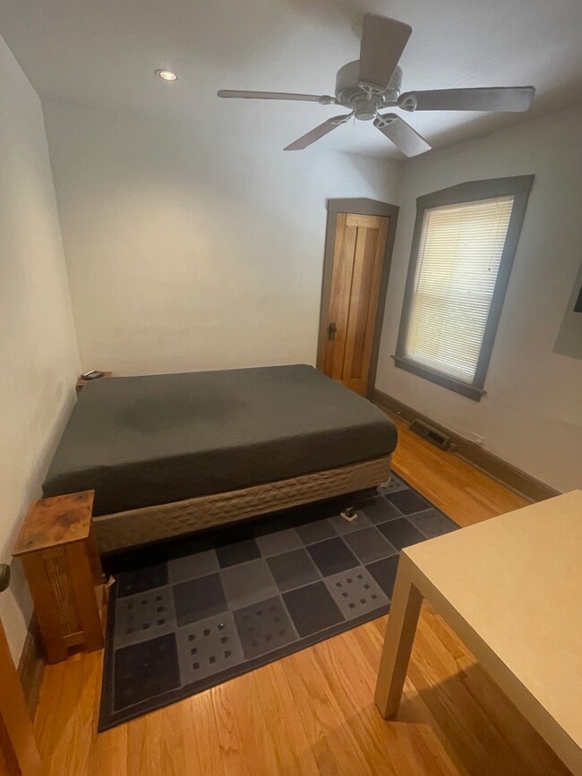 Building Photo - 2407 Grove Ave Unit West Bedroom