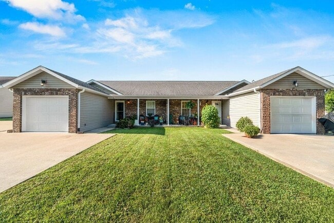 Building Photo - Comanche 124/130 Unit 124
