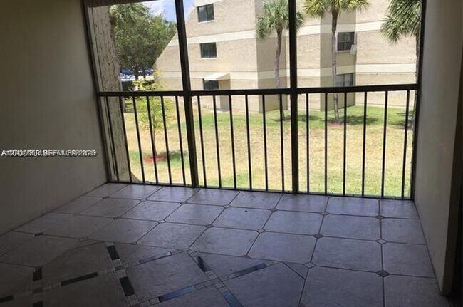 Photo - 220 Lakeview Dr Unit 203