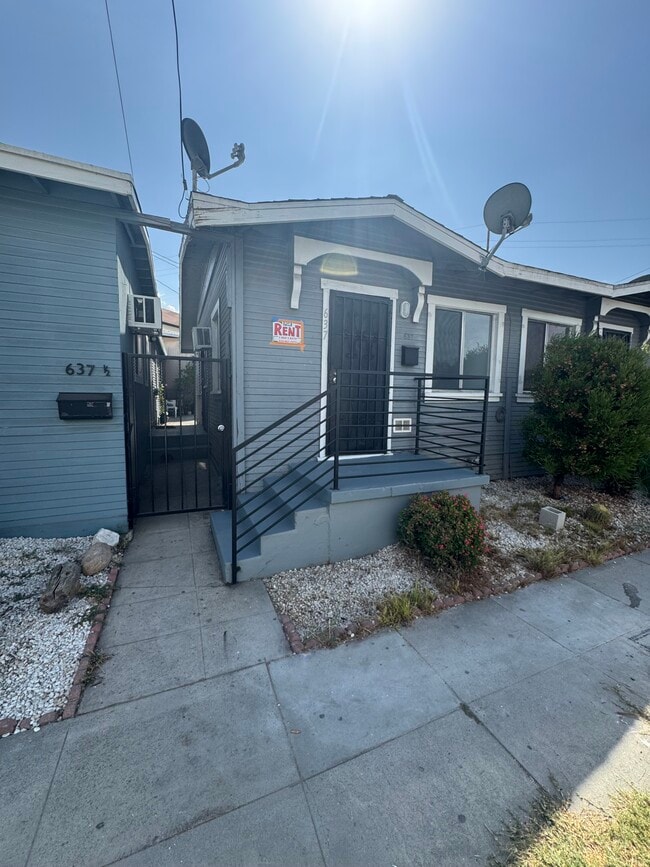 Building Photo - 637 W Avenue 28 Rental