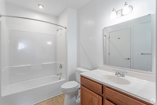 2 BR, 2 BA - 932 SF