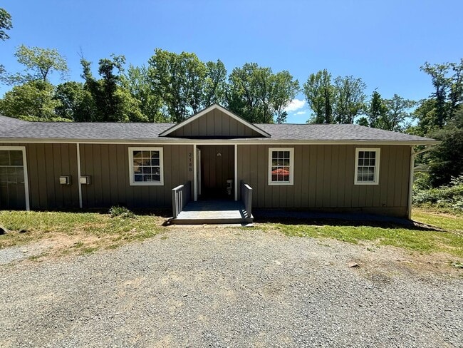 Building Photo - 218 Hickory Forest Rd