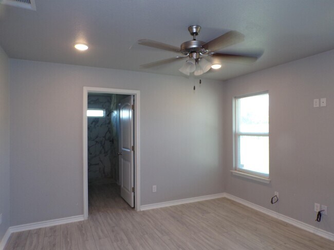 Photo - 112 Rylee Rd