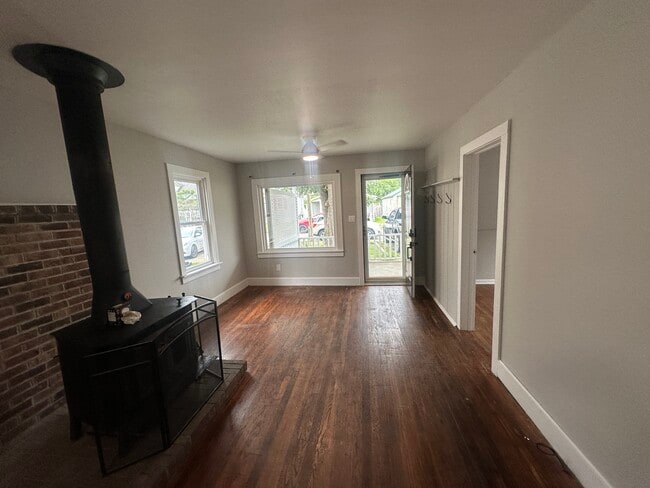 Living Area - Front room - 410 Abney St