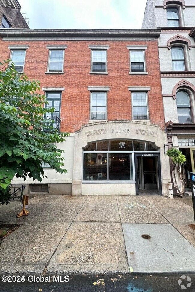 Building Photo - 15 2nd St Unit 3R Rental