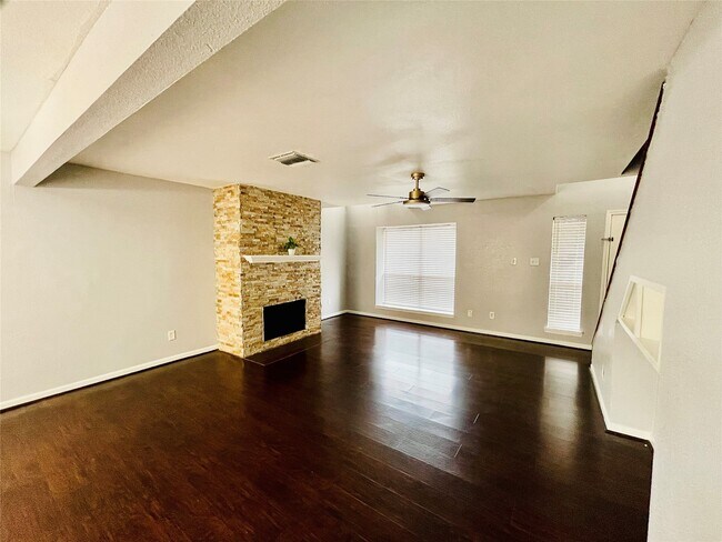 Building Photo - 2103 Place Rebecca Ln Unit D1