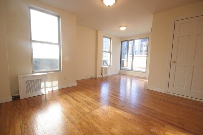 Building Photo - 55 W 55th St Unit 7B Rental