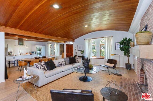 Photo - 465 S Sherbourne Dr