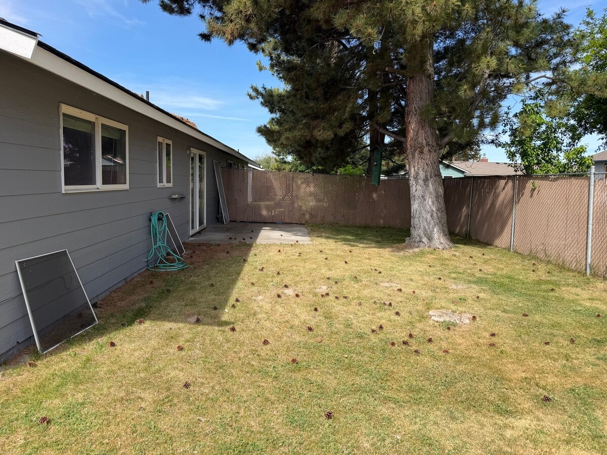 back yard - 1404 N Cora St Unit Cora