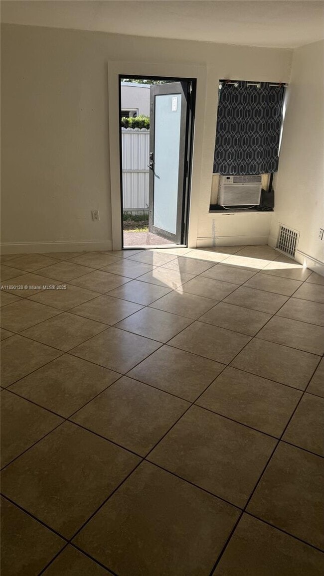 Building Photo - 29XX SW 114th Ave Unit 2