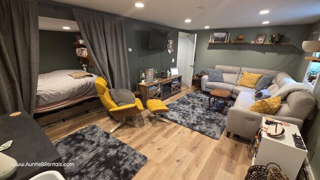 Photo - Spacious 4BR in Saint Paul | 2 Full Baths - VIDEO TOUR