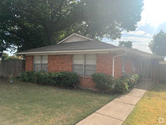 Building Photo - 1005 Custer Rd Rental