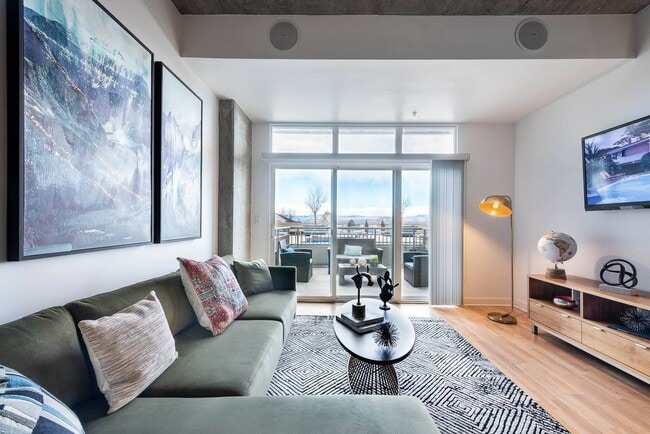 10- to 11-Foot Ceilings