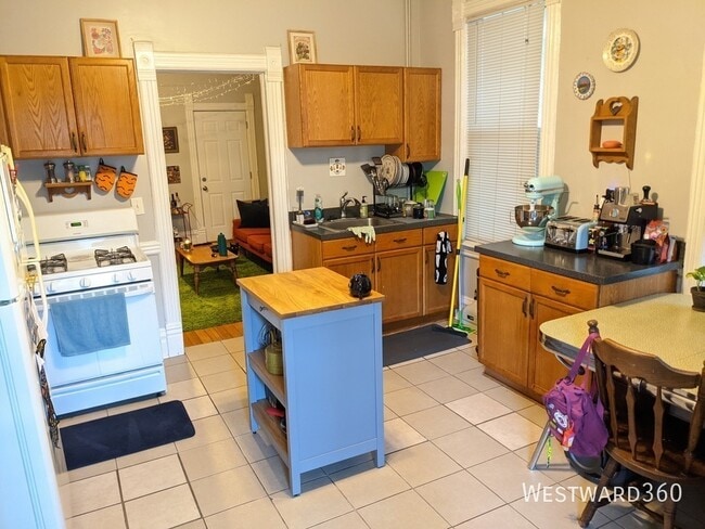 Photo - 3642 N Damen Ave Unidad 1R