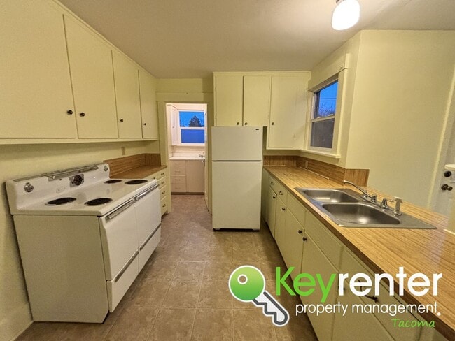 Photo - One Bedroom Triplex Unit in the Heart of Tacoma’s Proctor District!