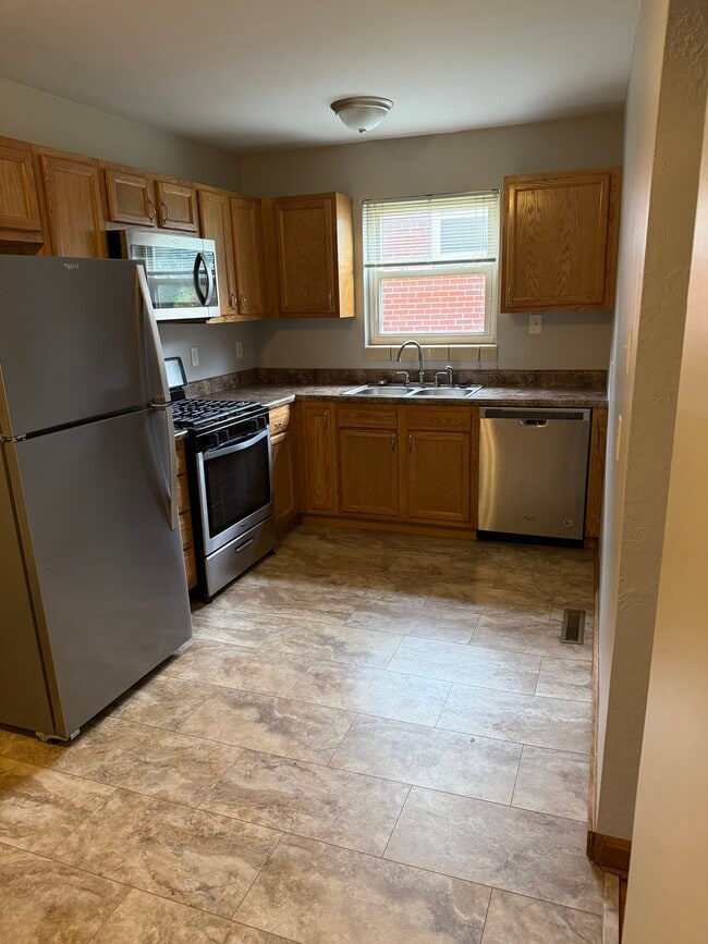 Photo - 604 Morgantown Ave Unidad #1