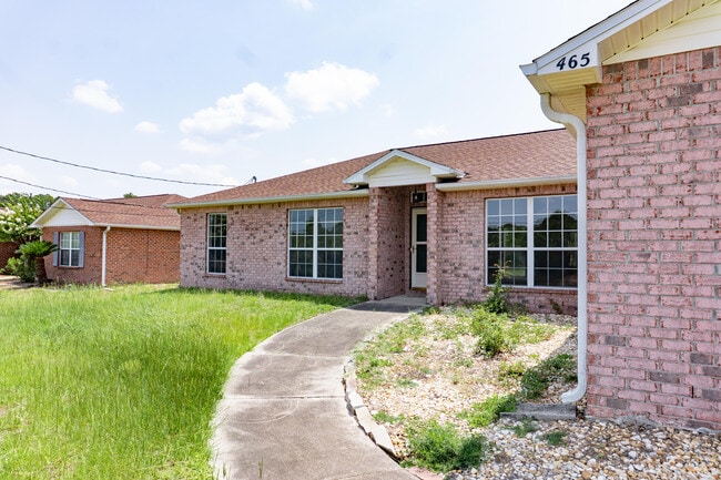 Photo - 465 Jillian Dr