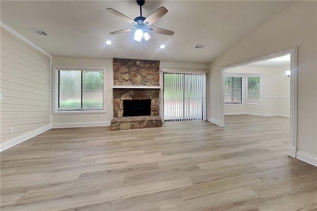 Photo - 1110 Lake Dr